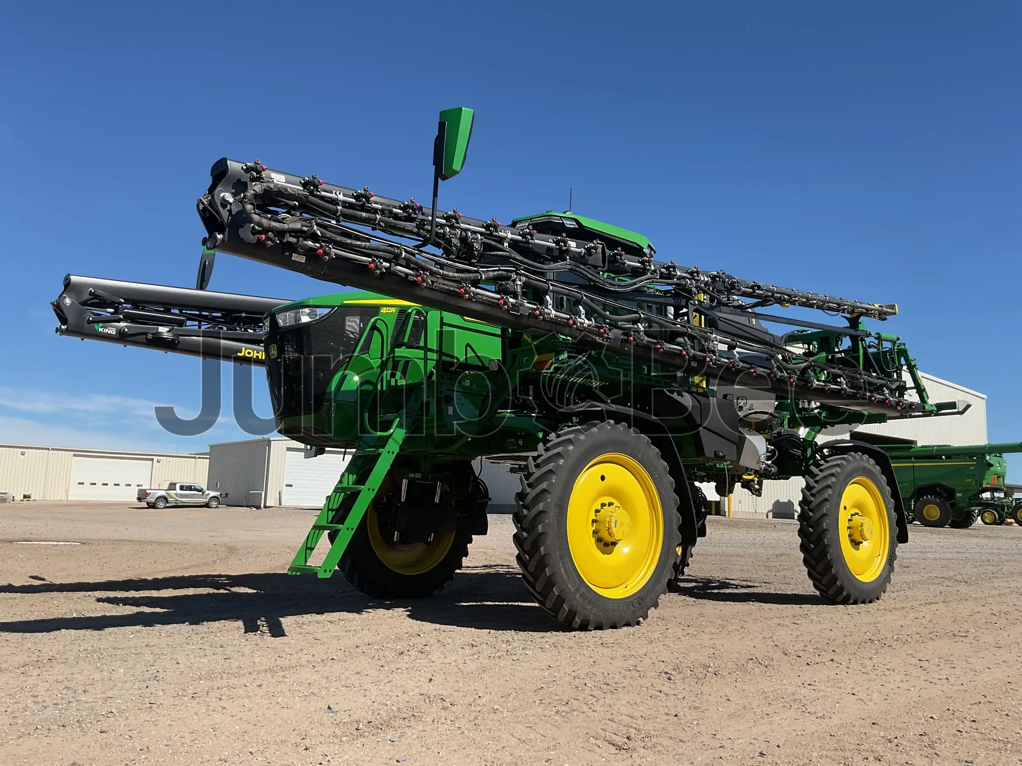 John Deere 412R 2025 - Usado (360 Horas) en Venta — foto 1 de 48