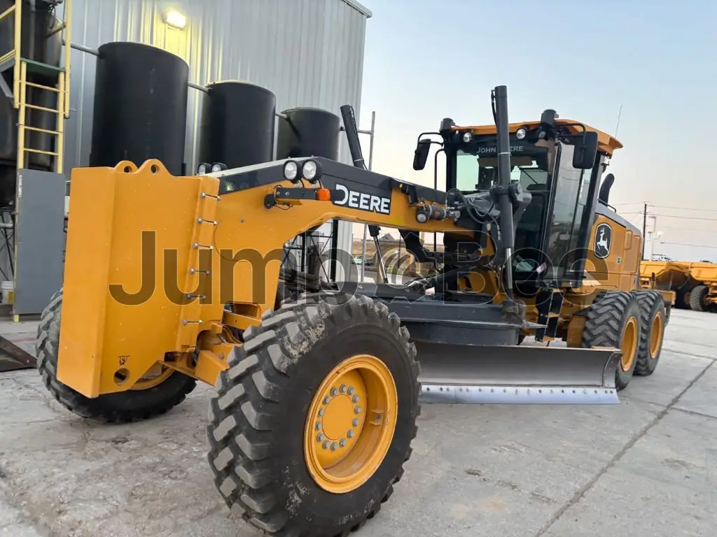 2024 John Deere 772G - Used, 3,475 Hours for Sale — photo 1 of 8
