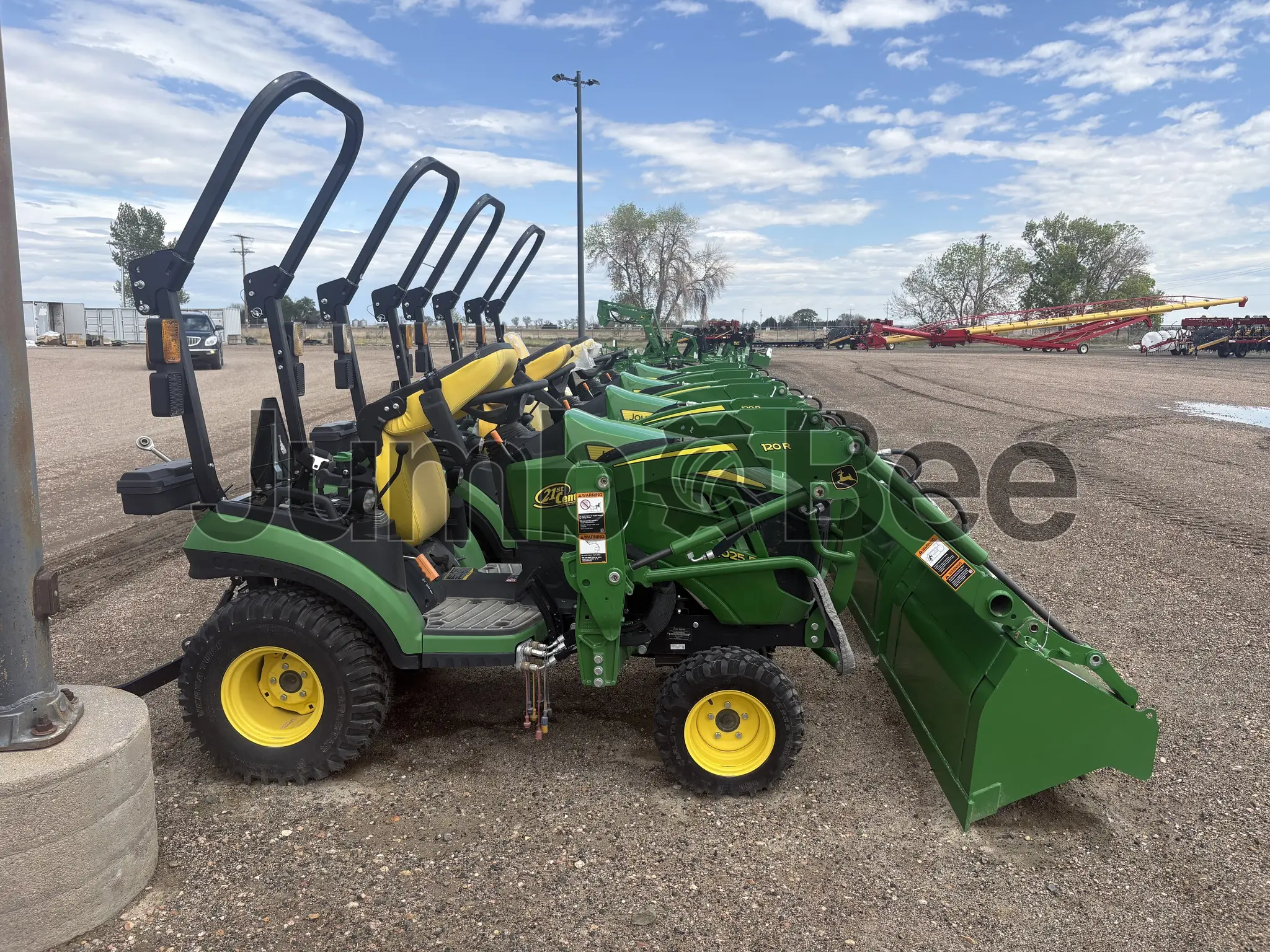 John Deere 1025R 2024 - Nuevo en Venta — foto 1 de 8