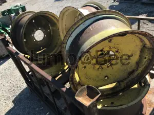 1989 John Deere AH122100 WHEEL Tires