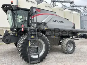 2015 Gleaner S78 Combines