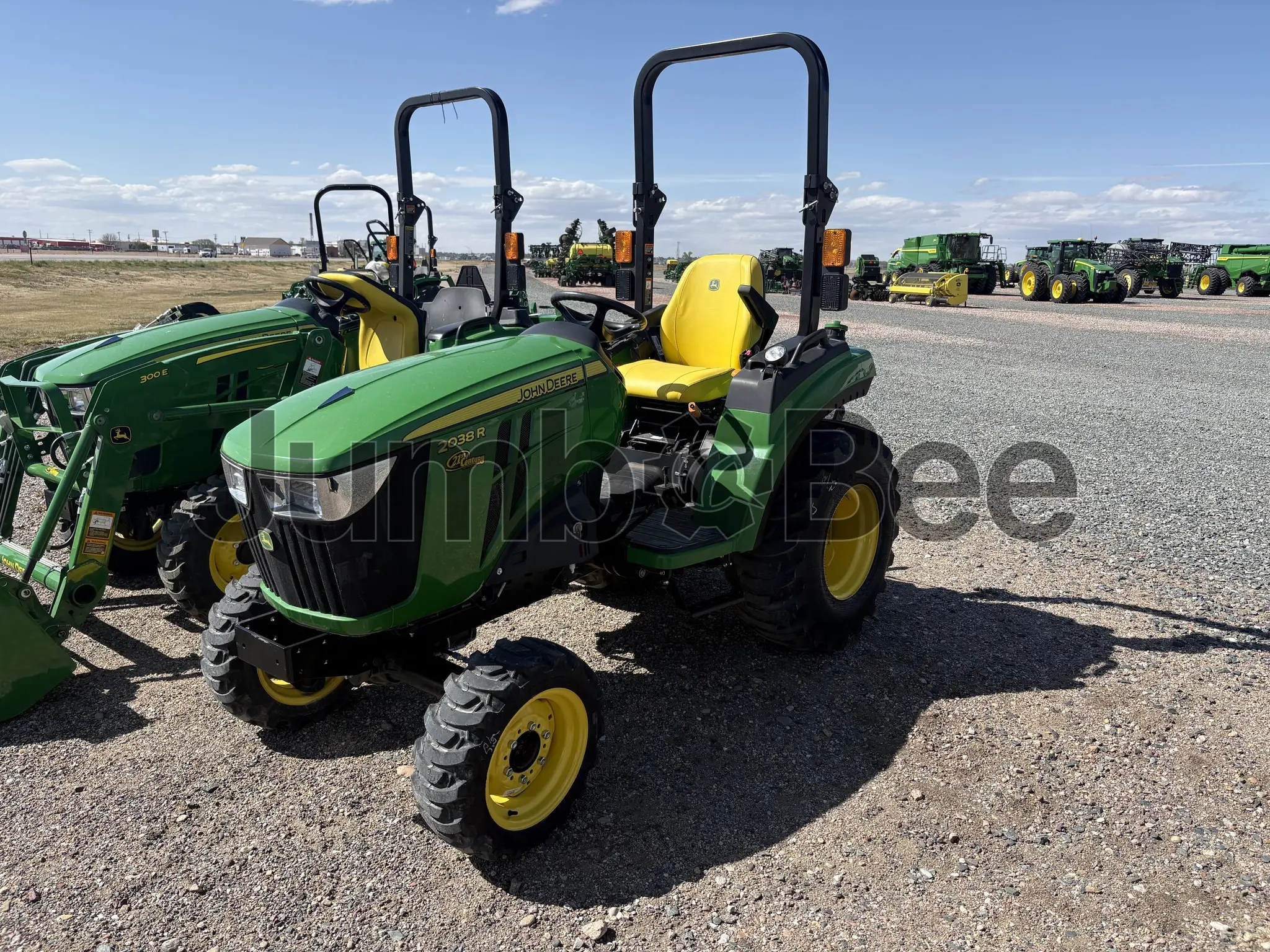 John Deere 2038R 2025 - Usado (14 Horas) en Venta — foto 1 de 8