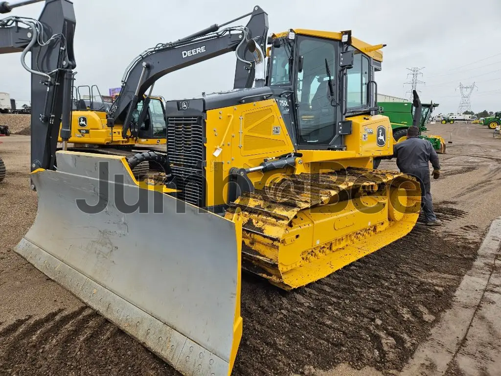 2024 John Deere 750L - Used, 144 Hours for Sale — photo 1 of 7