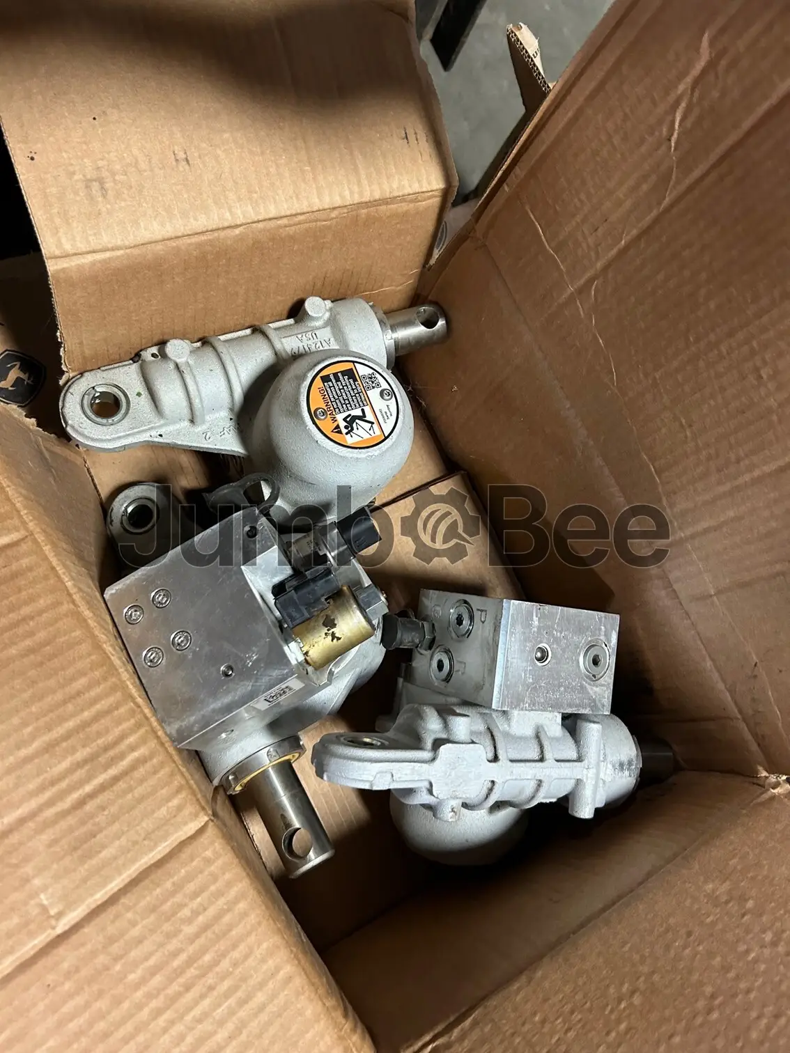 John Deere AA104893-A105601 - Cilindro de Fuerza Hidráulica de Fila Individual con Soporte - Usado en Venta — foto 1 de 6