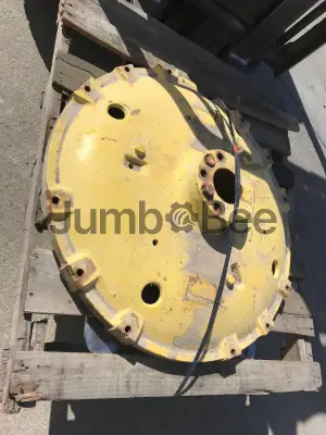 1980 John Deere R33450 cast wheel center Miscellaneous Farm Attachments & Parts
