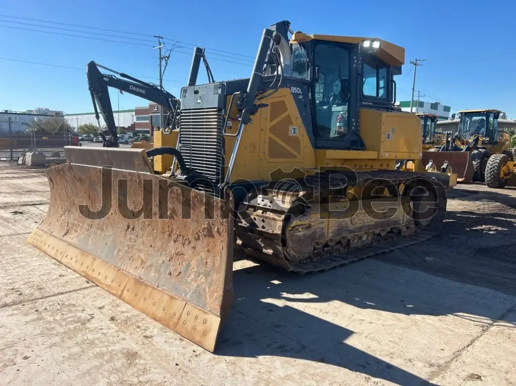 2024 John Deere 850L - Used, 3,282 Hours for Sale — photo 1 of 48