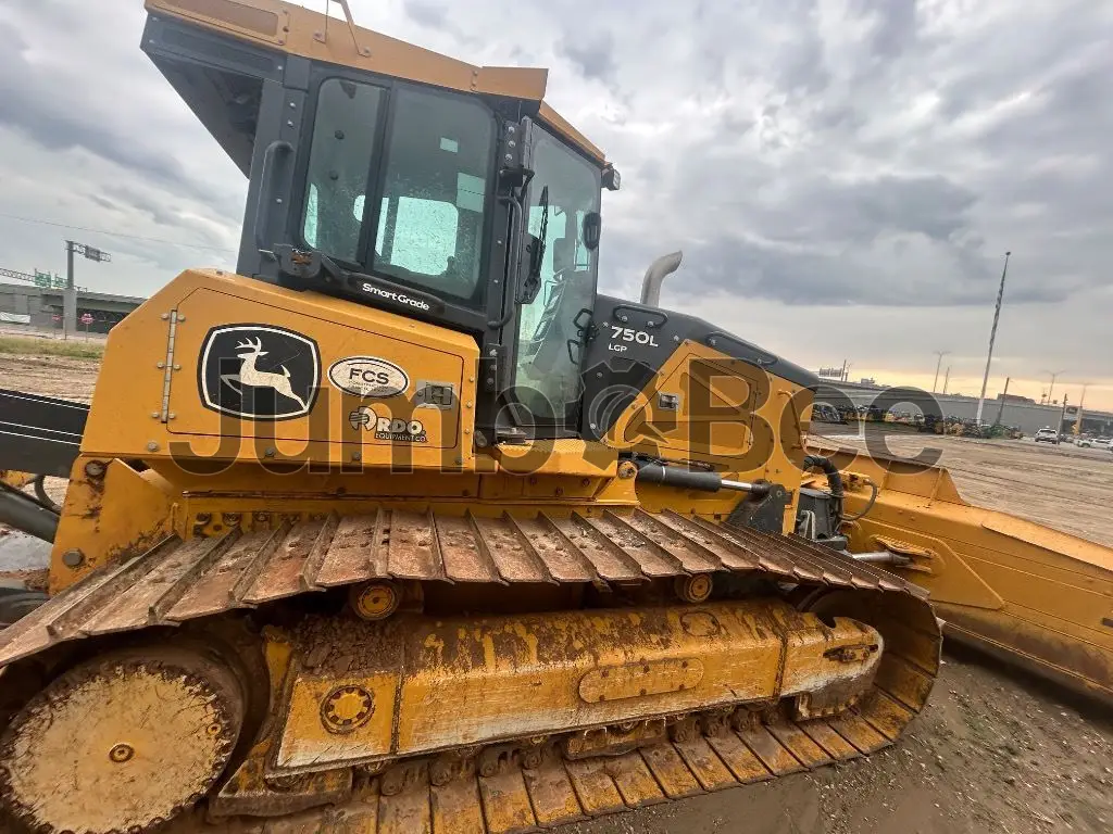 2024 John Deere 750L - Used, 4,877 Hours for Sale — photo 1 of 9