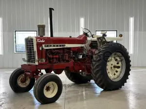 1967 International 1206 Row Crop Tractors