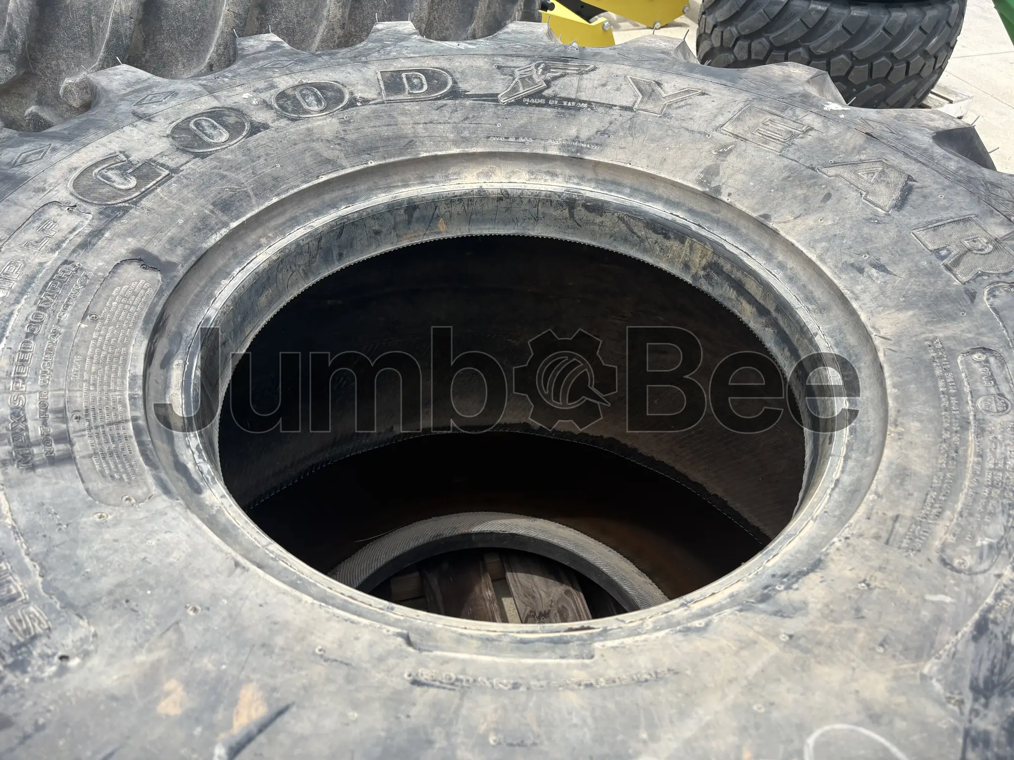 Goodyear 66X43-25 2015 - Usado en Venta — foto 1 de 3