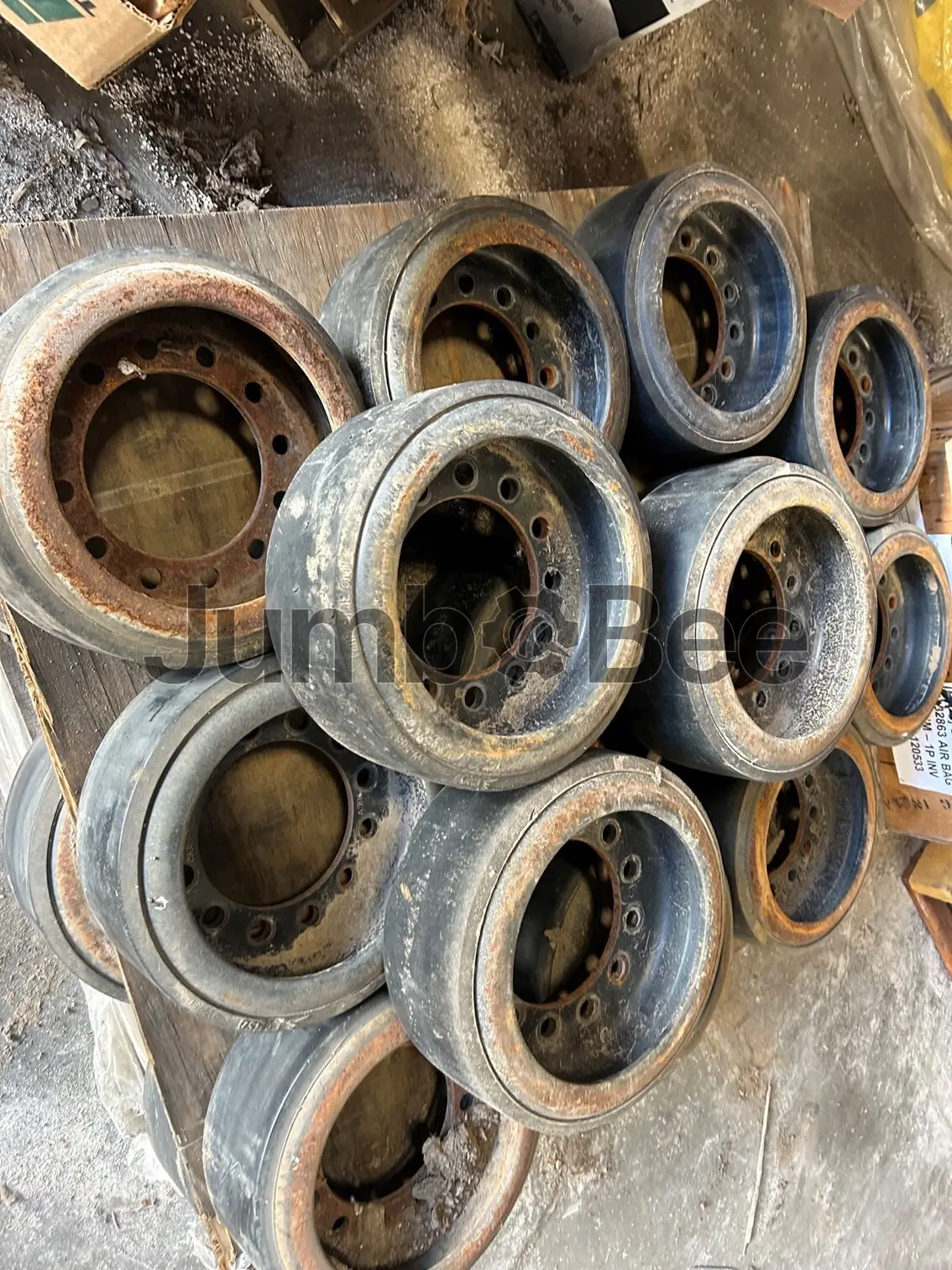 John Deere RE594956 ROLLER FOR 8RX - 18" TRACK - Used, for Sale — photo 1 of 7