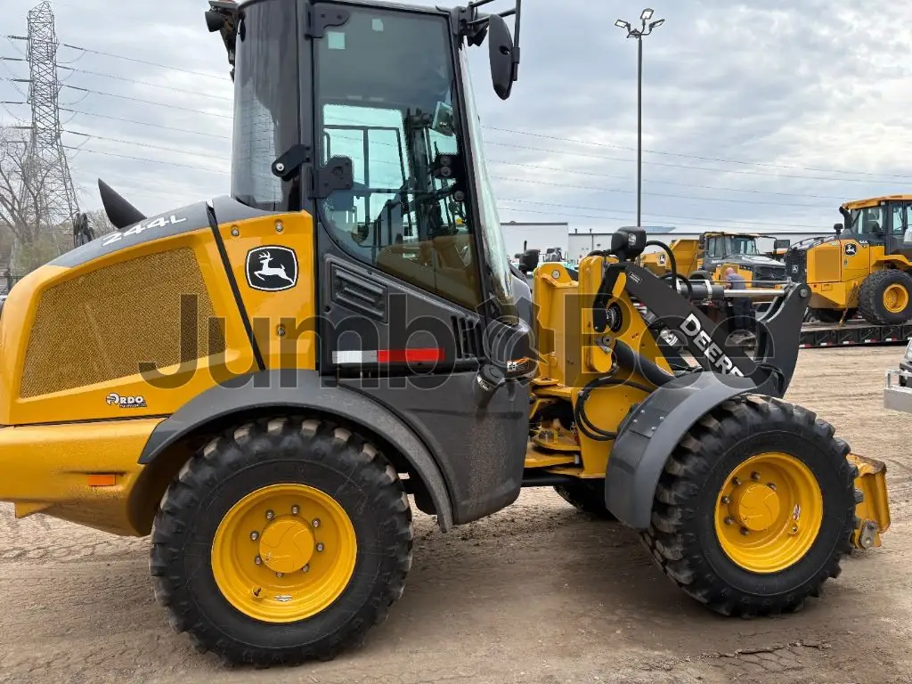 John Deere 244L 2023 - Usado (305 Horas) en Venta — foto 1 de 7