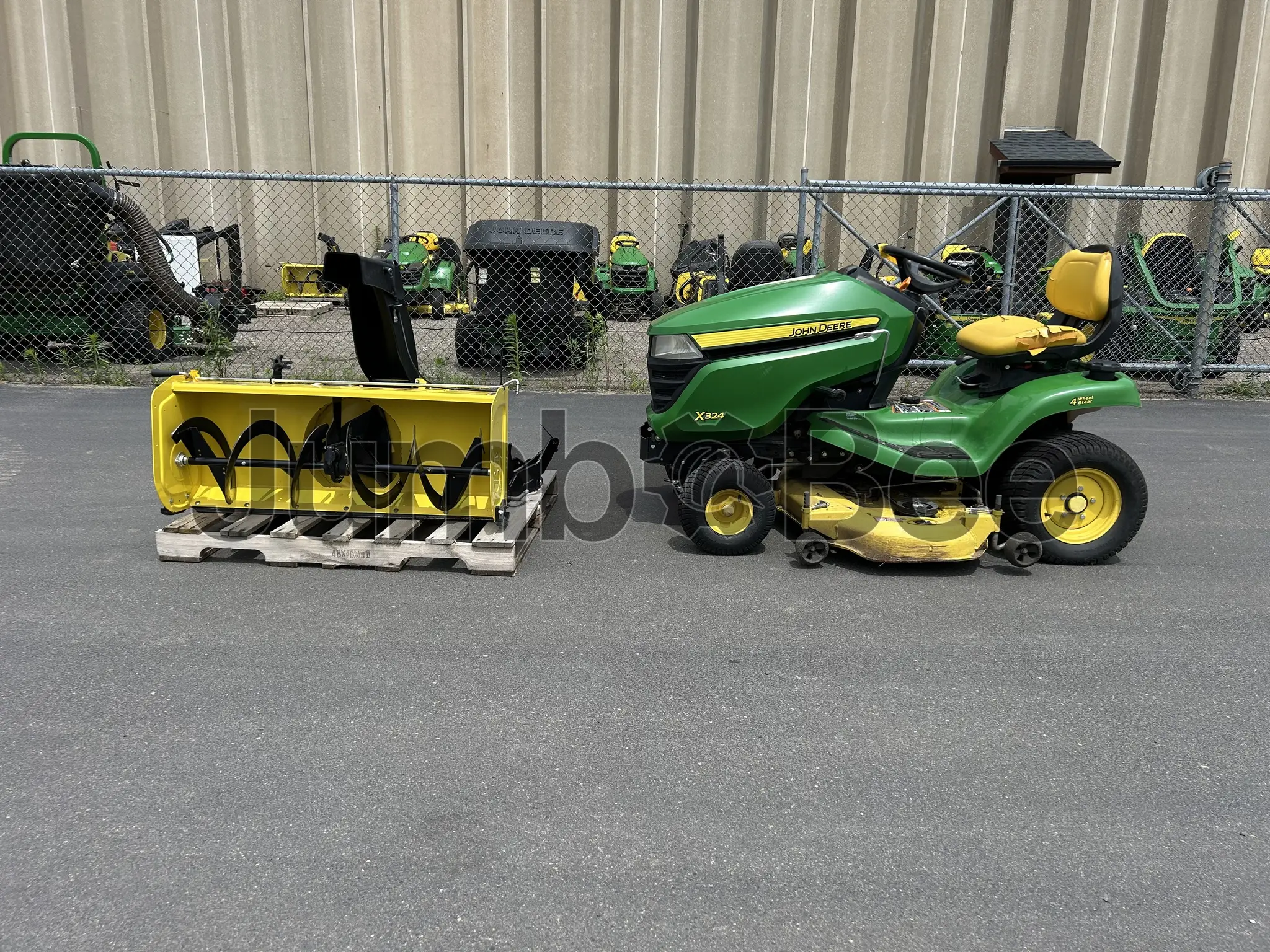 John Deere X324 2014 - Usado (318 Horas) en Venta — foto 1 de 10