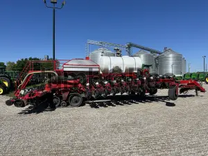 2018 White VE36 36R22 Row Crop Planters — Drawn