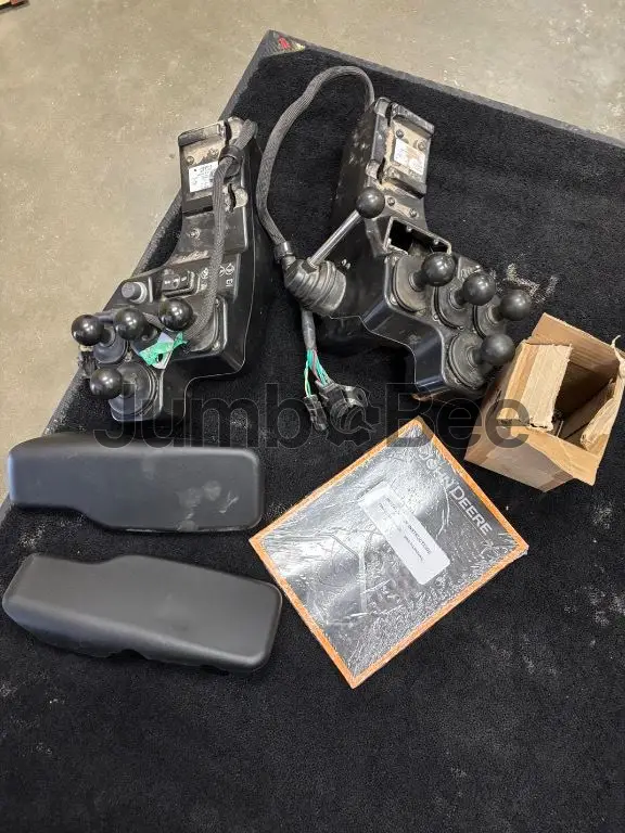 John Deere JOYSTICK 2020 - Usado en Venta — foto 1 de 3