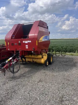 2014 New Holland BR7070 Round Balers