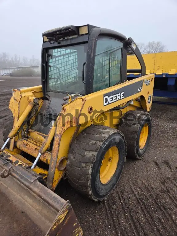 John Deere 320 2006 - Usado (4,845 Horas) en Venta — foto 1 de 8