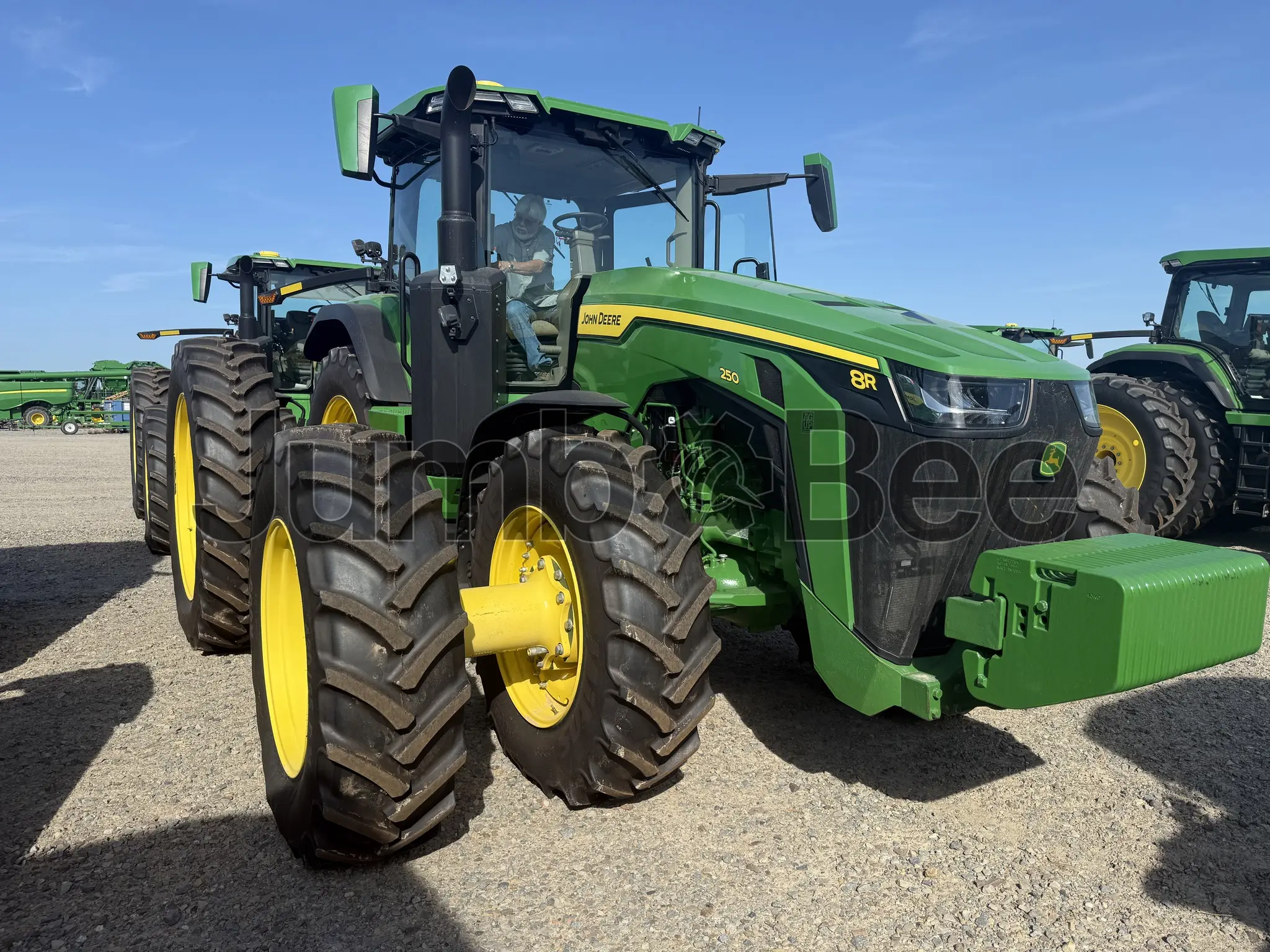 John Deere 8R 250 2025 - Usado (583 Horas) en Venta — foto 1 de 9