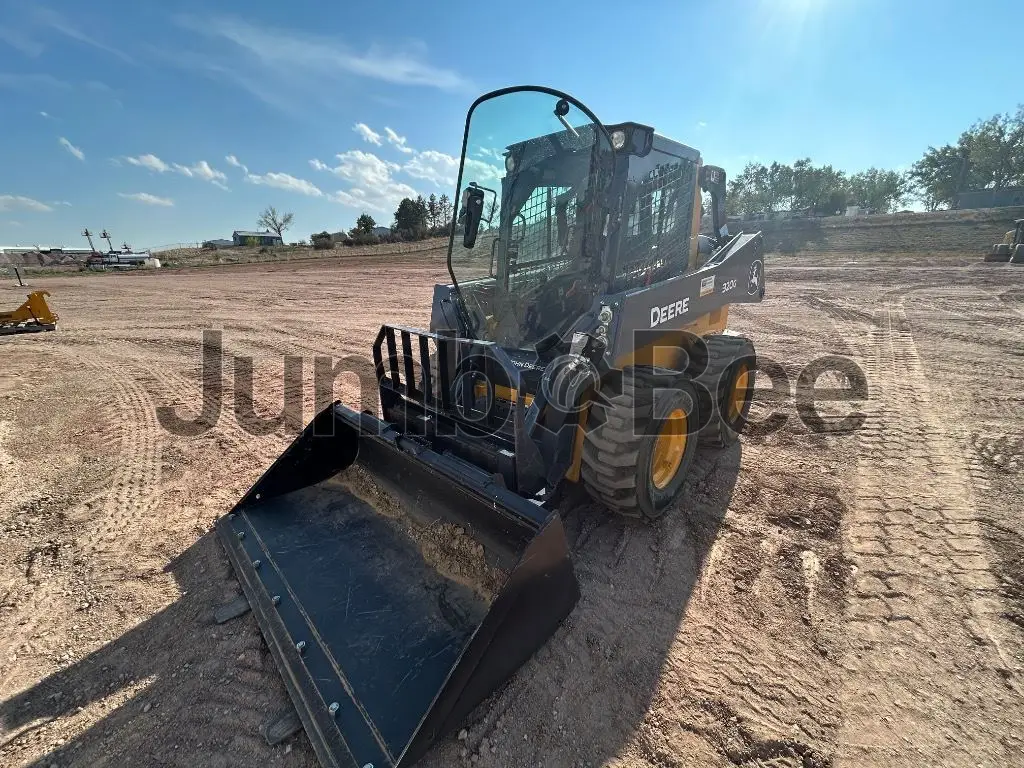 John Deere 320G 2023 - Usado (41 Horas) en Venta — foto 1 de 15