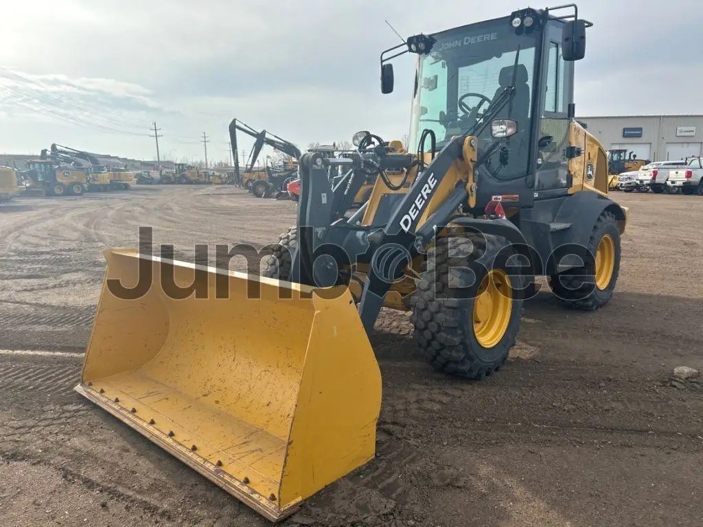 John Deere 324P 2024 - Usado (144 Horas) en Venta — foto 1 de 47