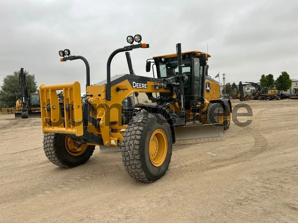2023 John Deere 772G - Used, 1,960 Hours for Sale — photo 1 of 10