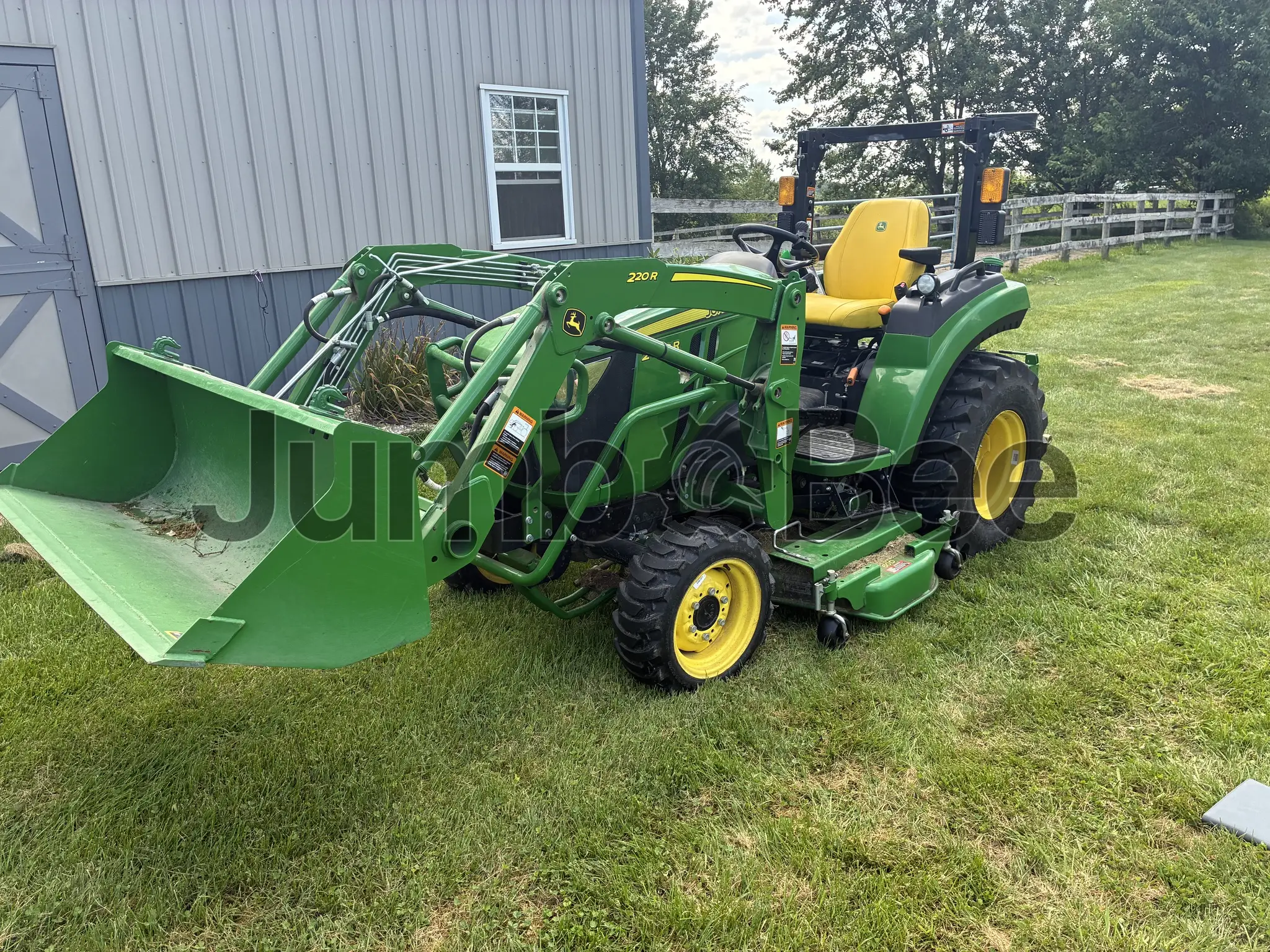 John Deere 2038R 2023 - Usado (252 Horas) en Venta — foto 1 de 3