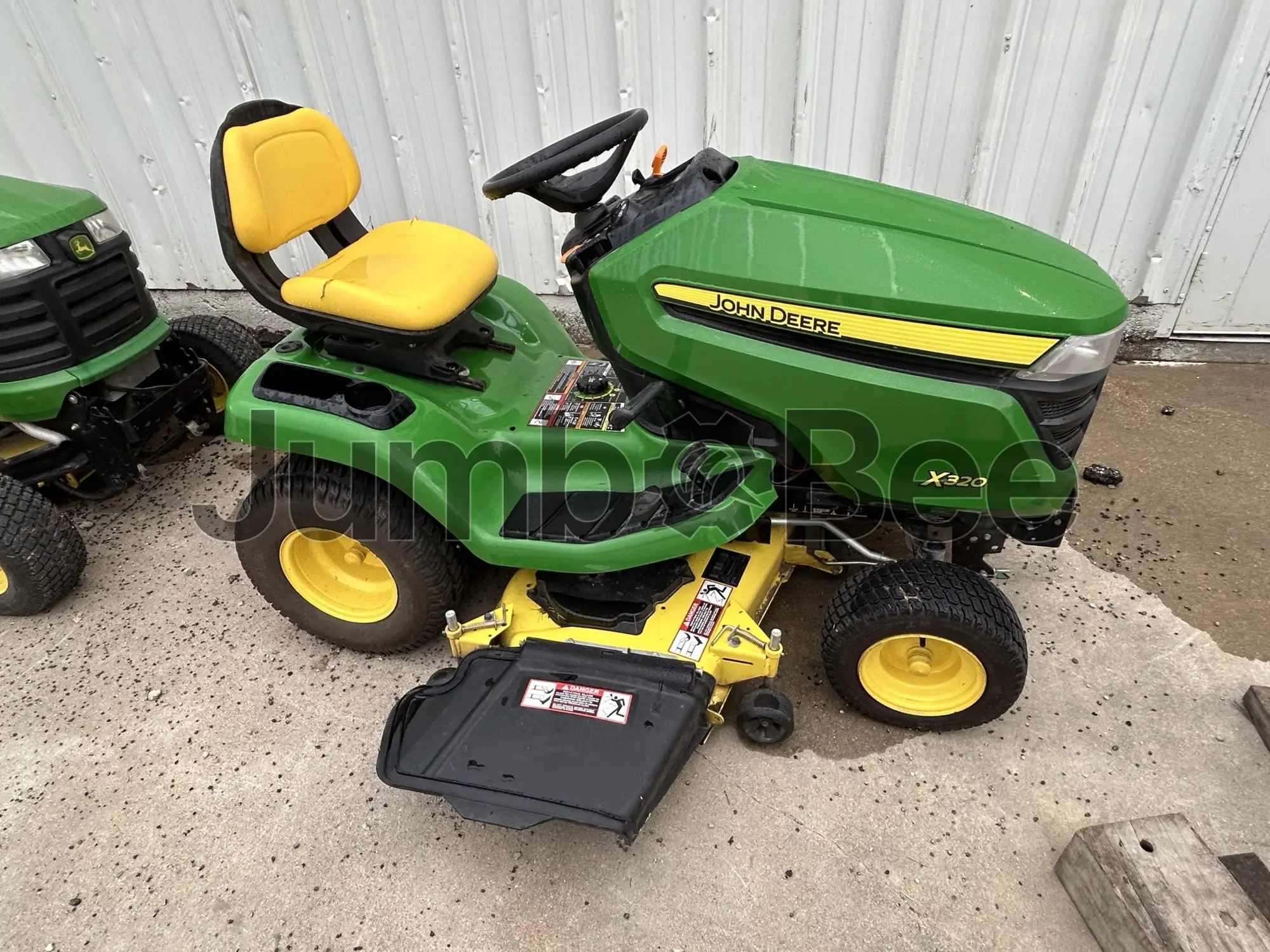 John Deere X320 2015 - Usado (375 Horas) en Venta — foto 1 de 3