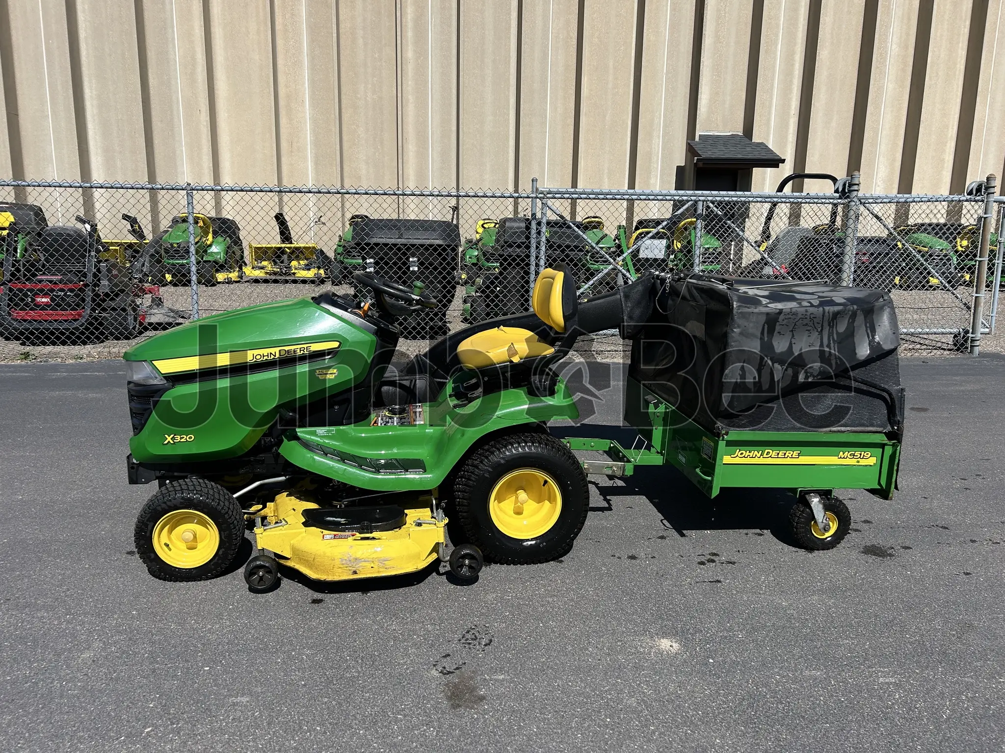 John Deere X320 2015 - Usado (206 Horas) en Venta — foto 1 de 8