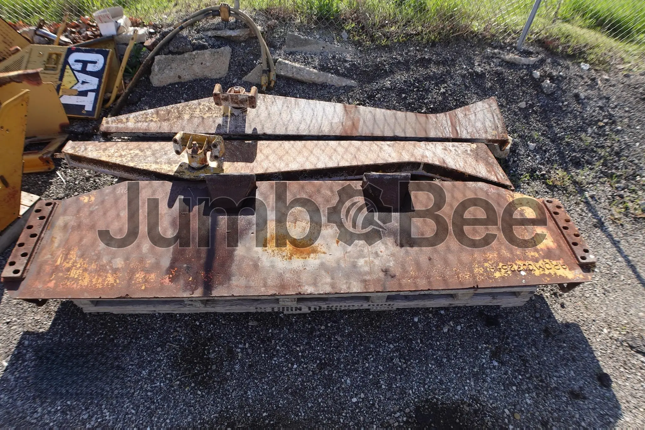 Caterpillar CAT 725 TAILGATE W/ ARMS - Usado en Venta — foto 1 de 7