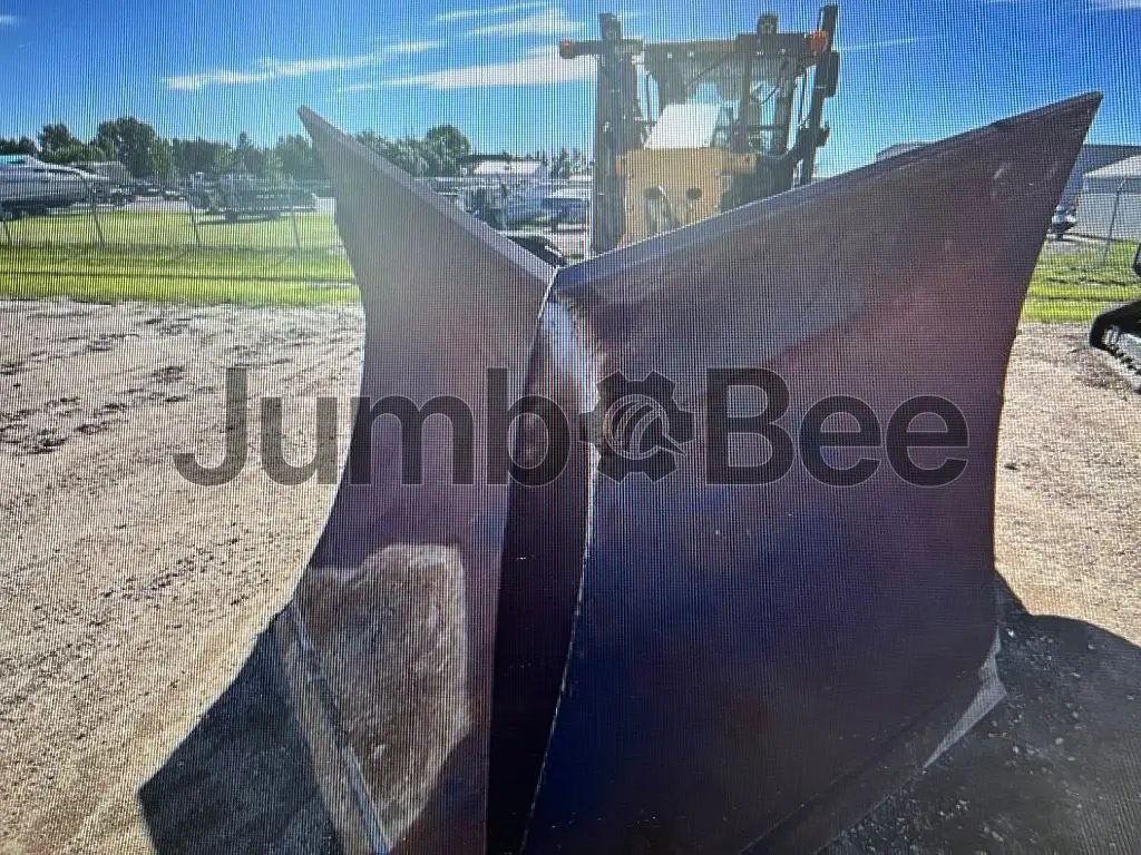 2010 John Deere 772GP - Used, 10,744 Hours for Sale — photo 1 of 7