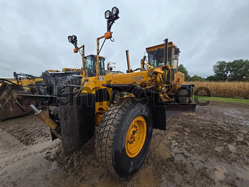 1991 John Deere 770BH - Used, 18,686 Hours for Sale — photo 1 of 10