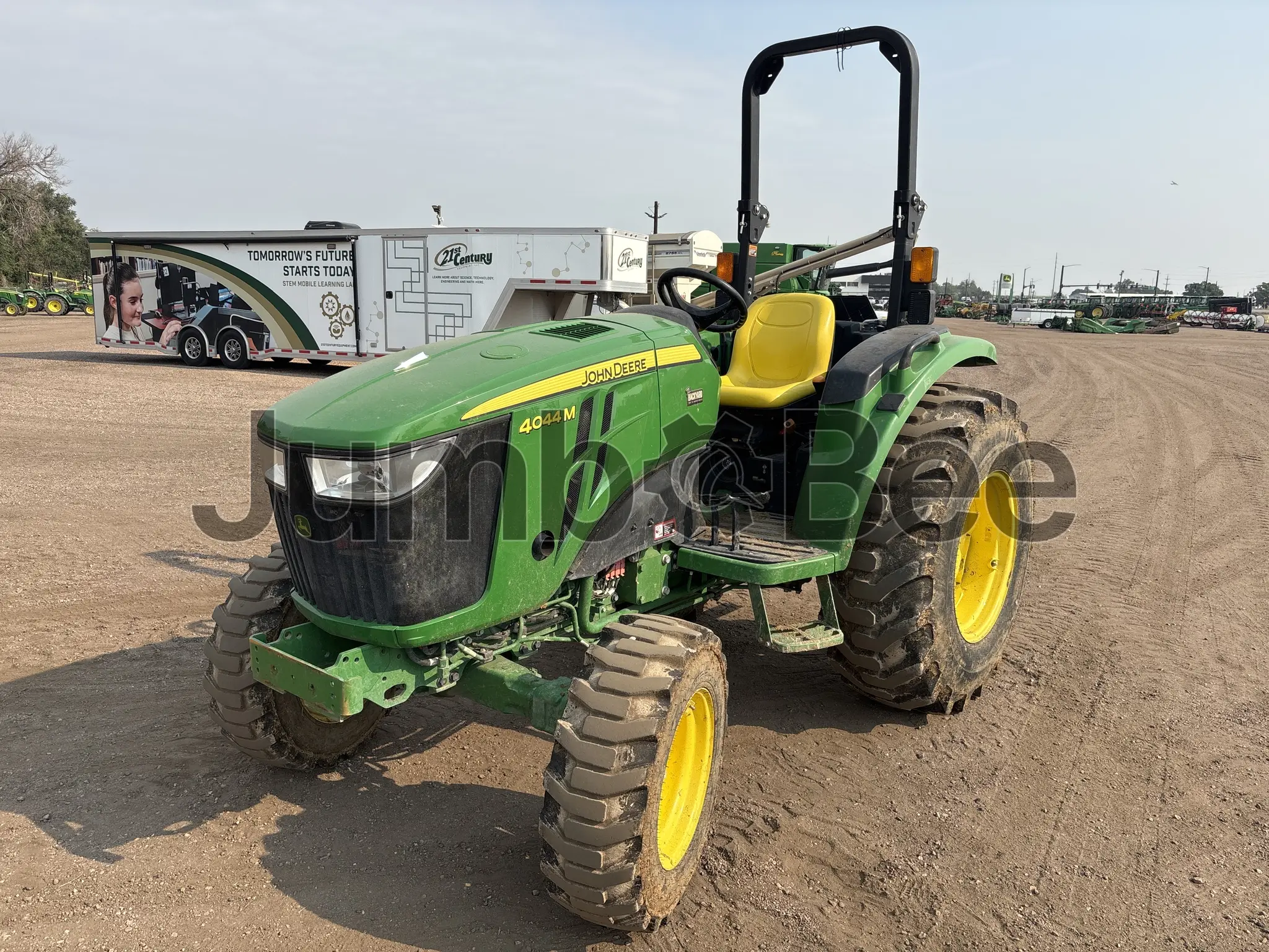 John Deere 4044M 2024 - Usado (1,785 Horas) en Venta — foto 1 de 23