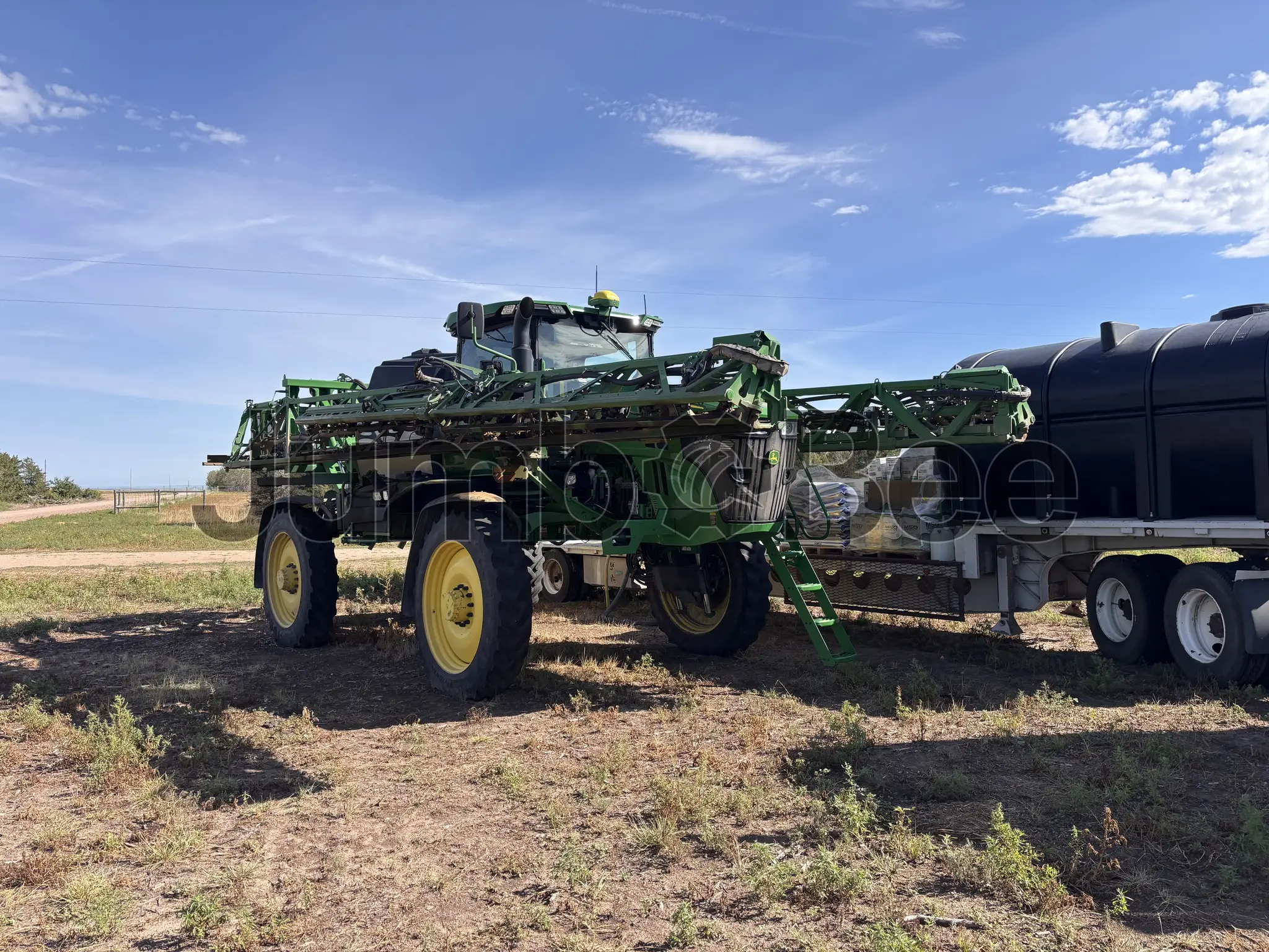 John Deere 412R 2022 - Usado (1,900 Horas) en Venta — foto 1 de 24