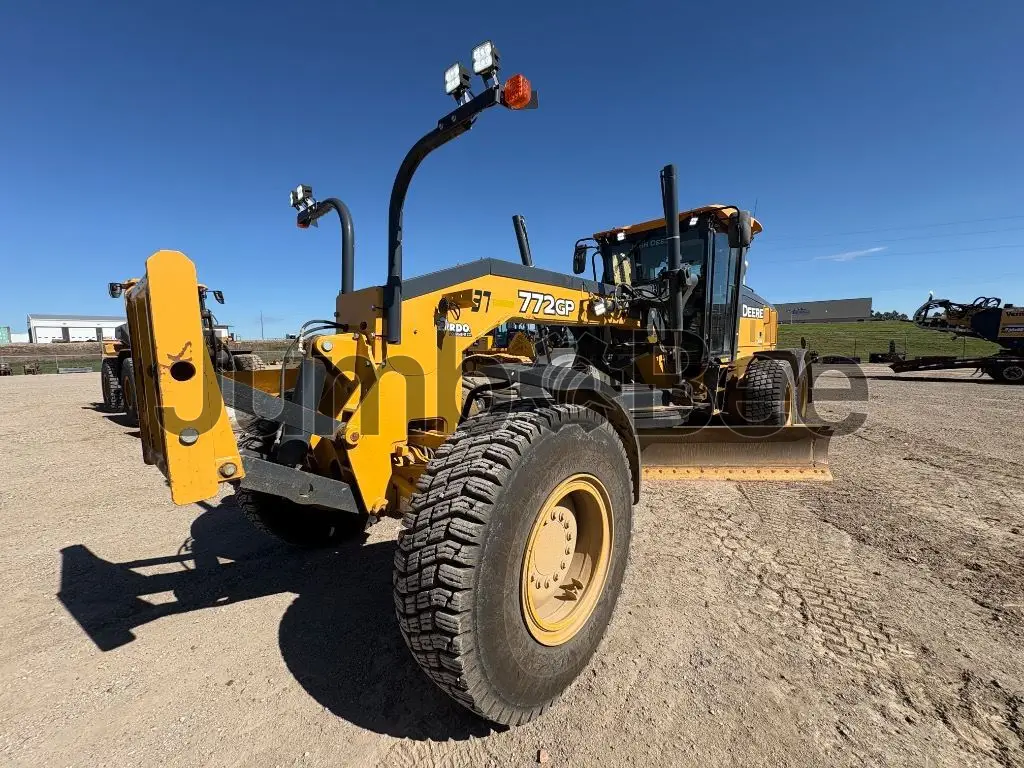 2019 John Deere 772G - Used, 9,149 Hours for Sale — photo 1 of 7