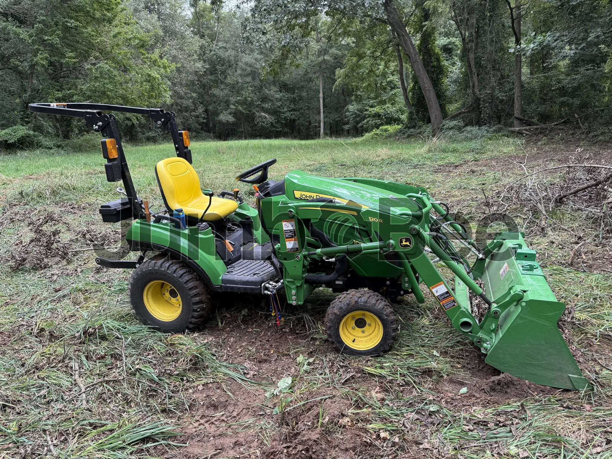 John Deere 1023E 2024 - Usado (141 Horas) en Venta — foto 1 de 2