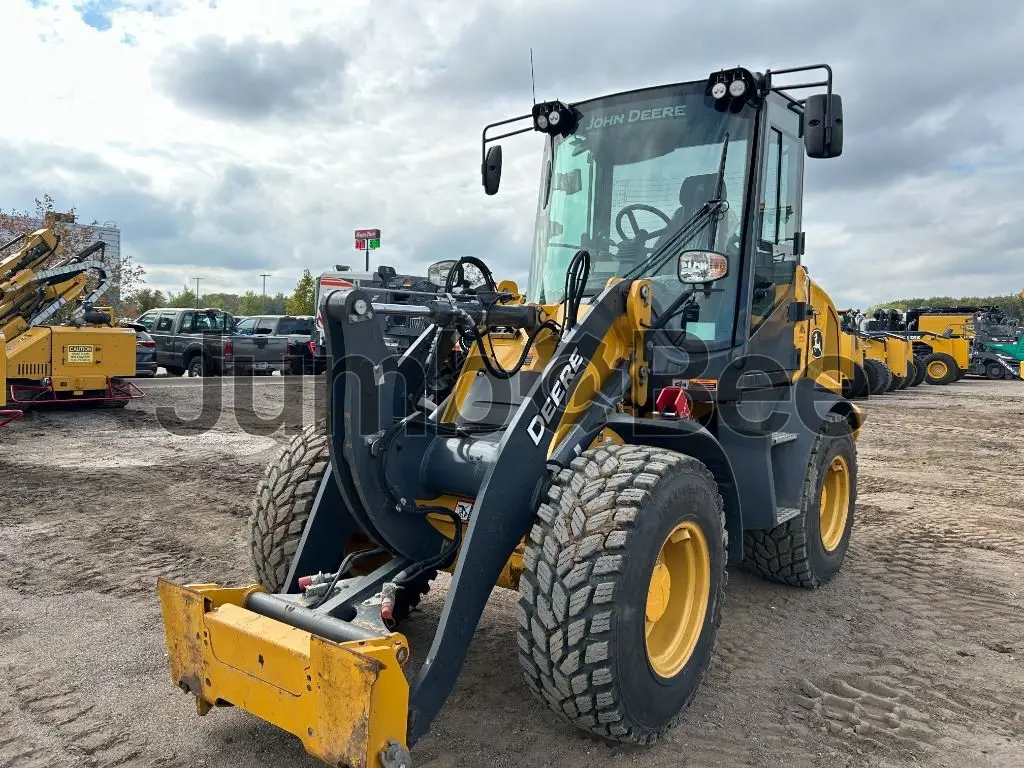 John Deere 244P 2025 - Usado (176 Horas) en Venta — foto 1 de 11