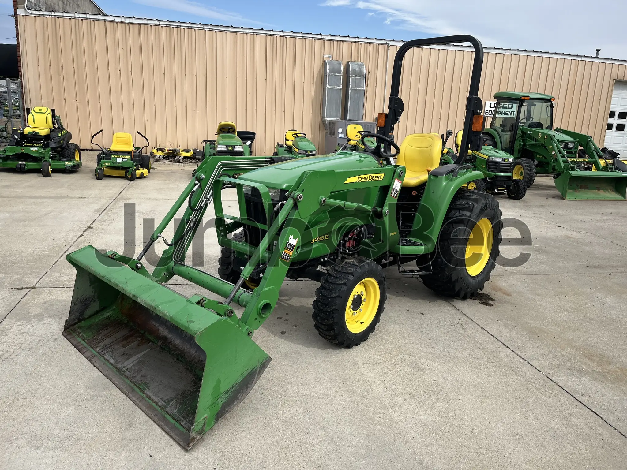 John Deere 3038E 2017 - Usado (714 Horas) en Venta — foto 1 de 12