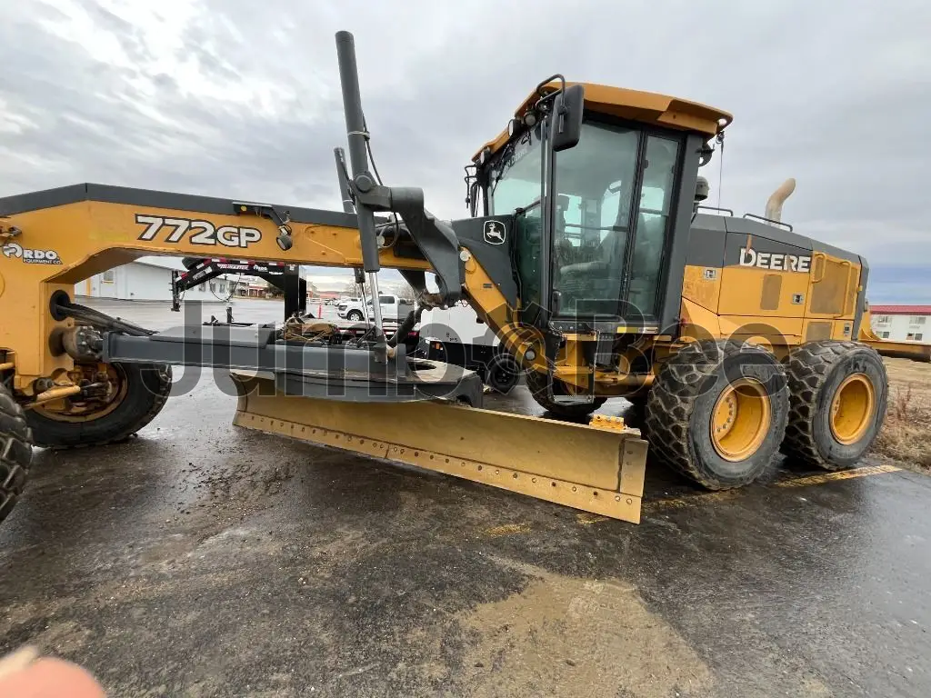 2016 John Deere 772G - Used, 4,956 Hours for Sale — photo 1 of 8