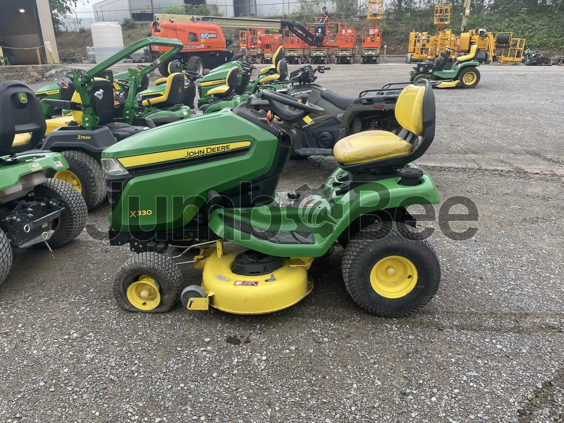 John Deere X330 2019 - Usado en Venta — foto 1 de 6