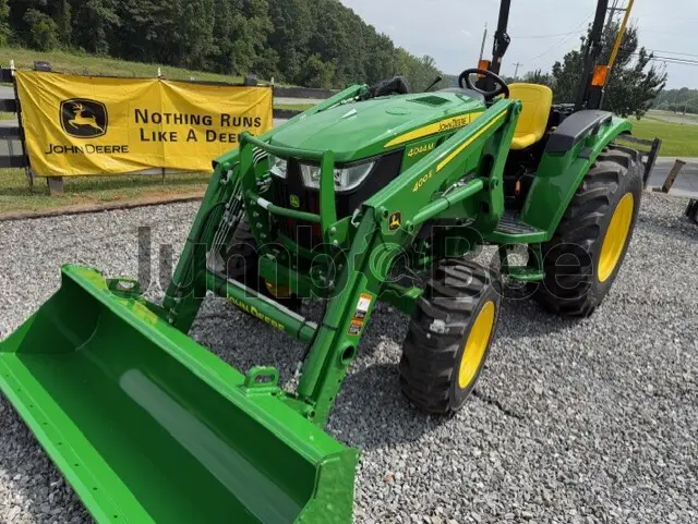 John Deere 4044M 2026 - Nuevo en Venta — foto 1 de 10
