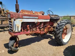 1960 International 560 Row Crop Tractors