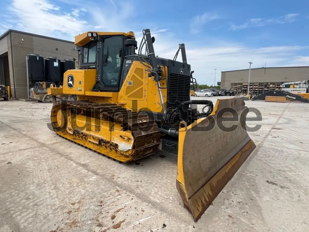 2024 John Deere 850L - Used, 3,172 Hours for Sale — photo 1 of 8