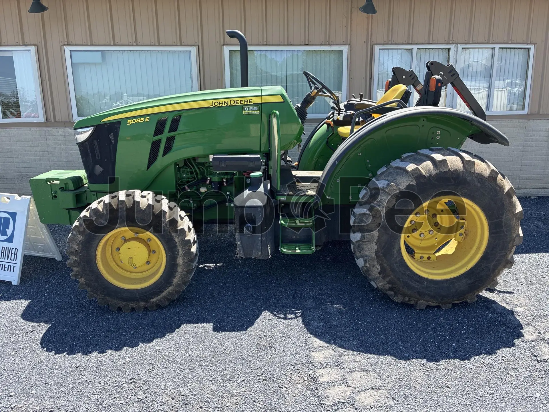 2018 John Deere 5085E - Used, 1,330 Hours for Sale — photo 1 of 10