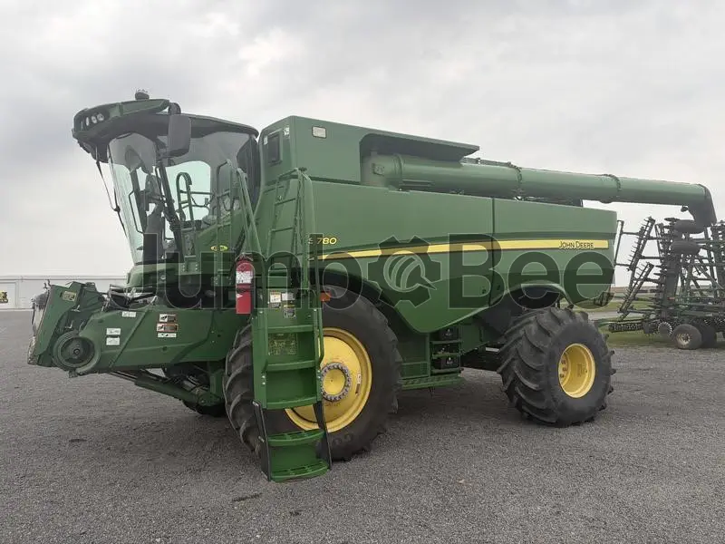 John Deere S780 Combines