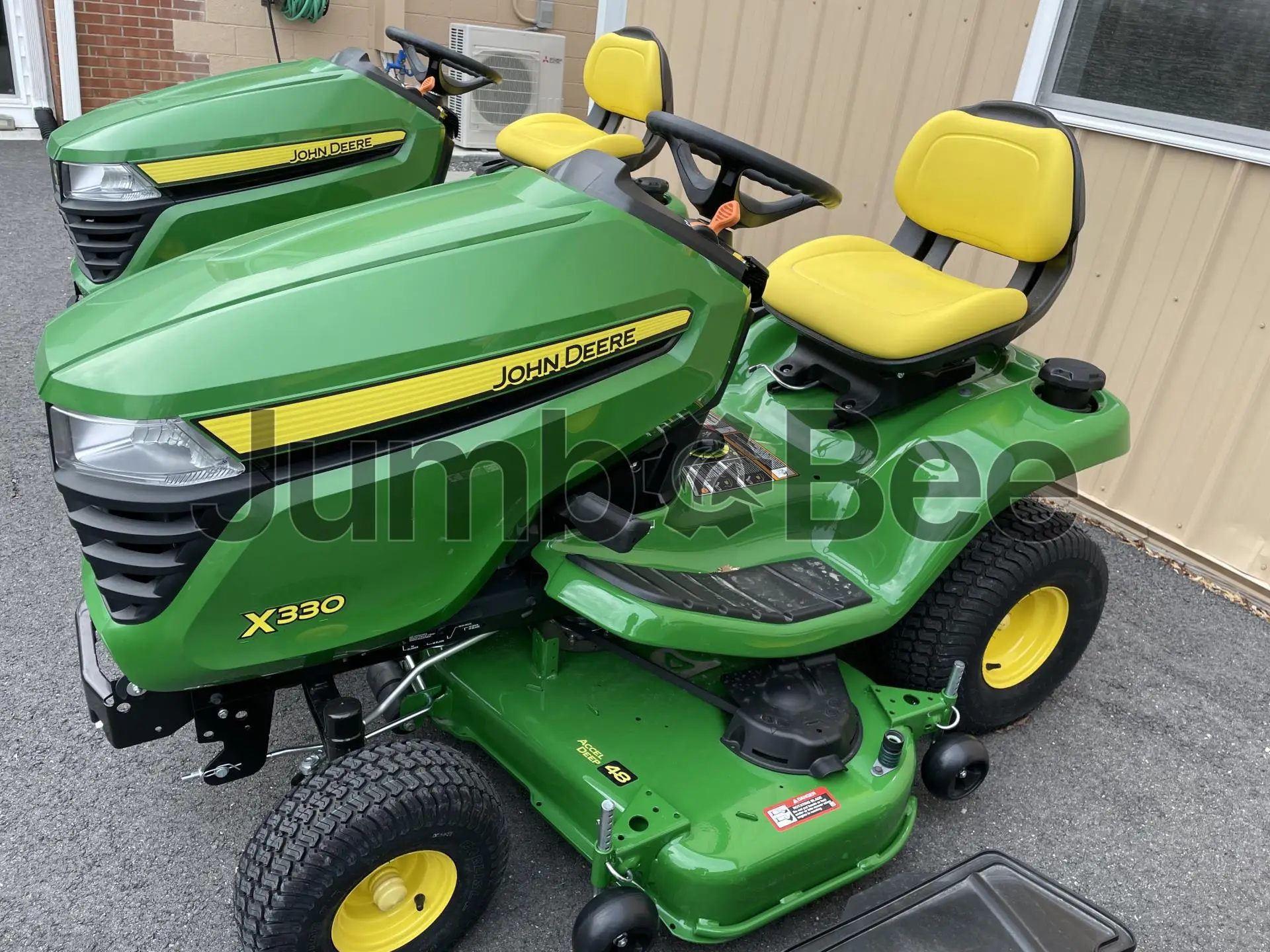 John Deere X330 2023 - Usado en Venta — foto 1 de 9