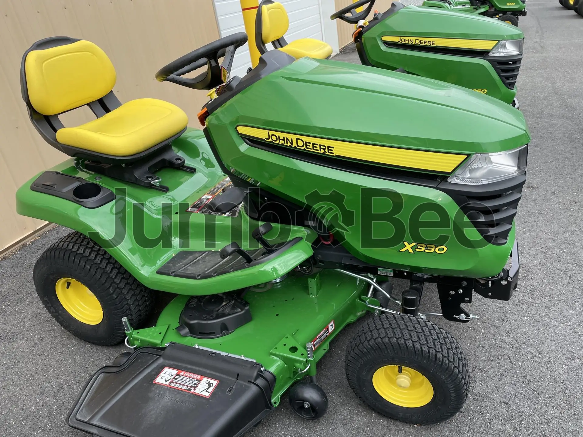 John Deere X330 2023 - Usado en Venta — foto 1 de 6