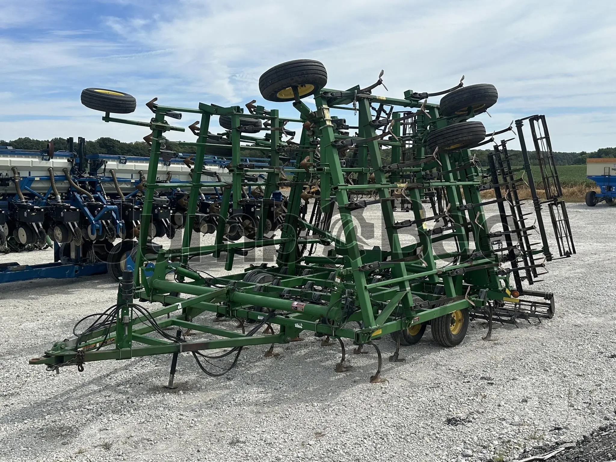 2004 John Deere 2210 - Used  for Sale — photo 1 of 22