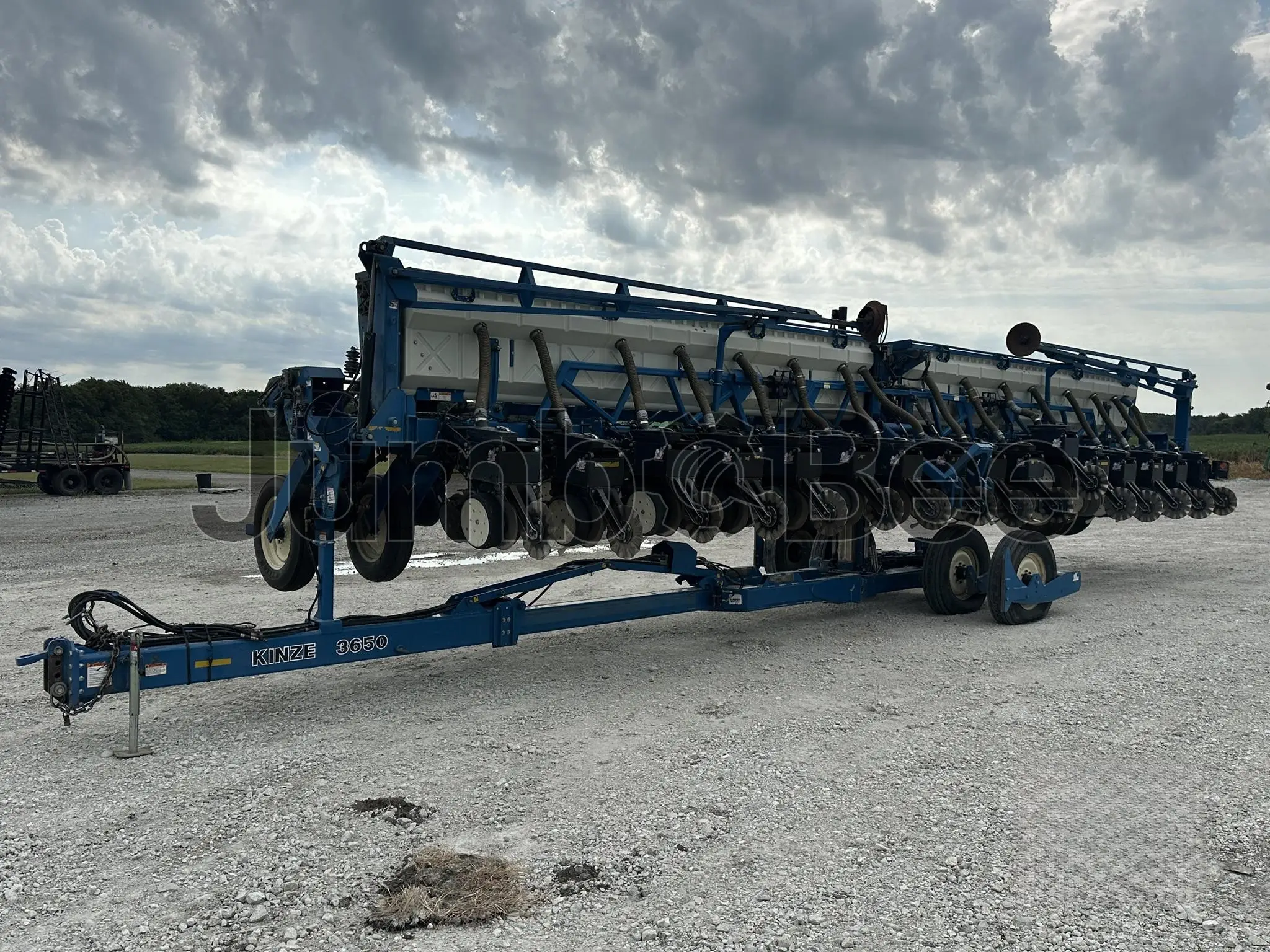 2005 Kinze 3650 - Used  for Sale — photo 1 of 21