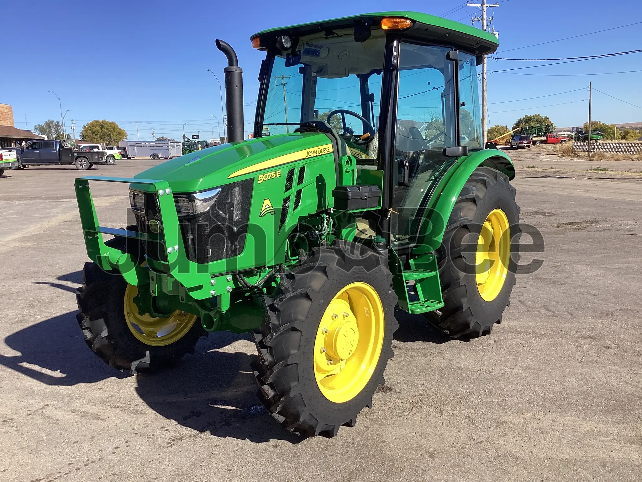 2024 John Deere 5075E - Used, 17 Hours for Sale — foto 1 de 28