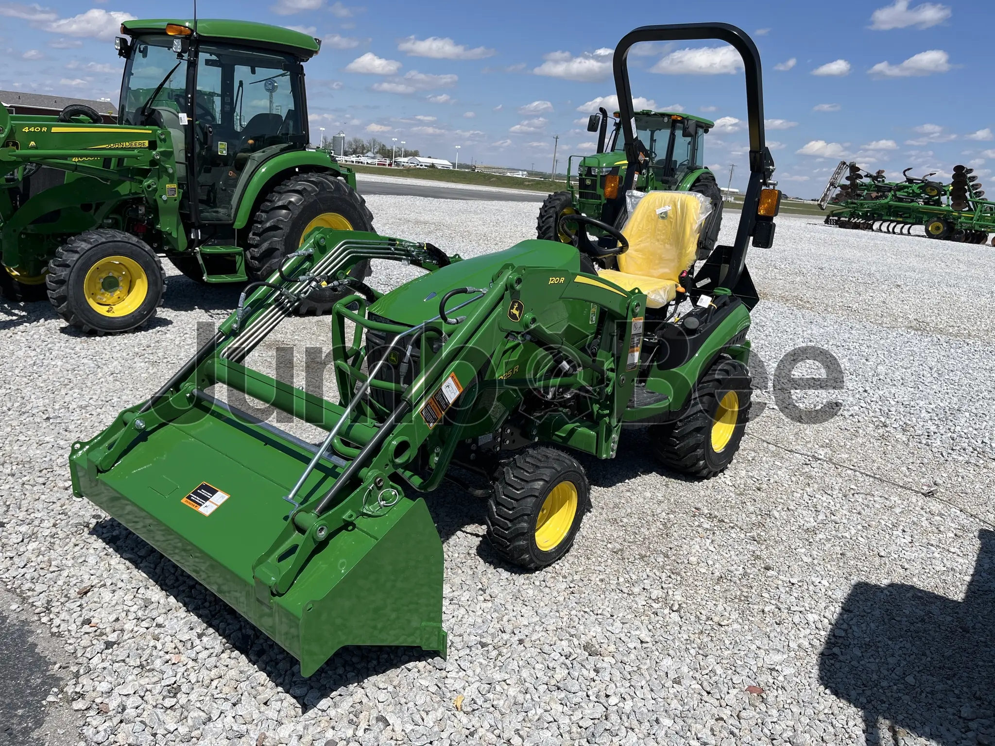 John Deere 1025R 2026 - Nuevo en Venta — foto 1 de 18
