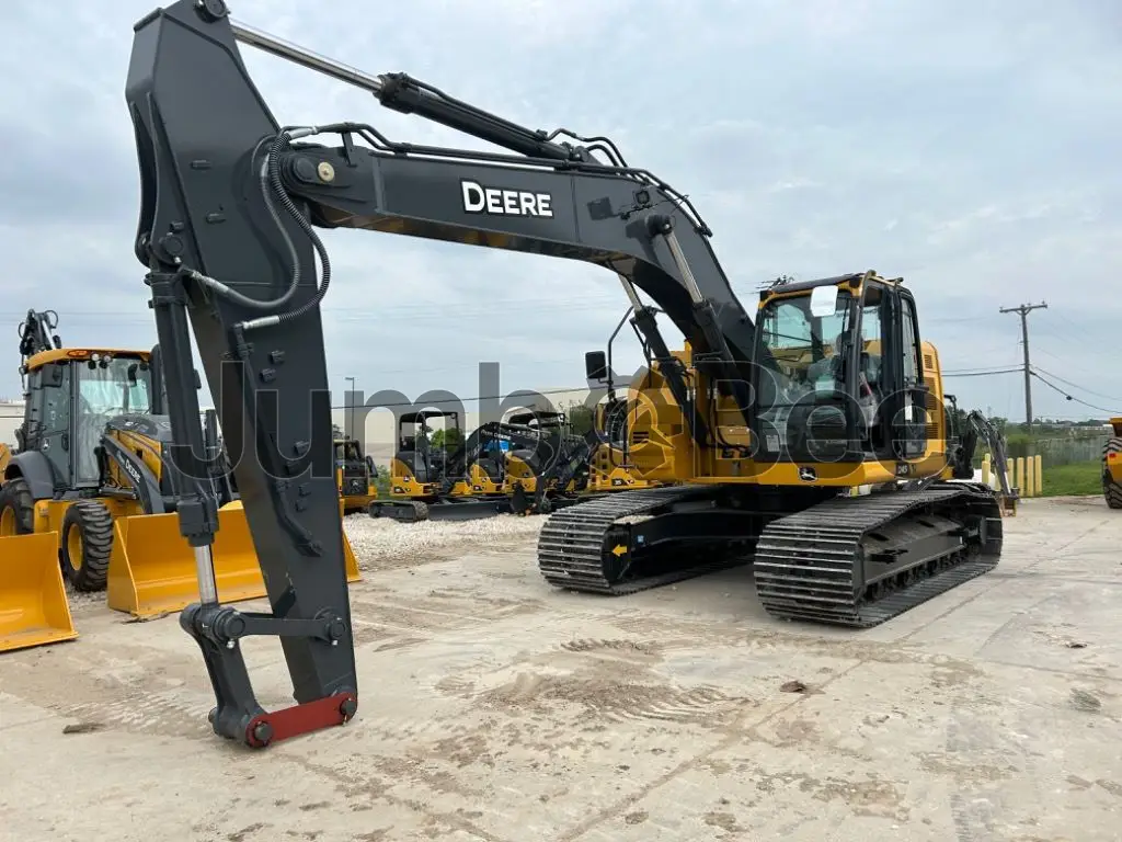 John Deere 245P 2024 - Usado (3,188 Horas) en Venta — foto 1 de 6